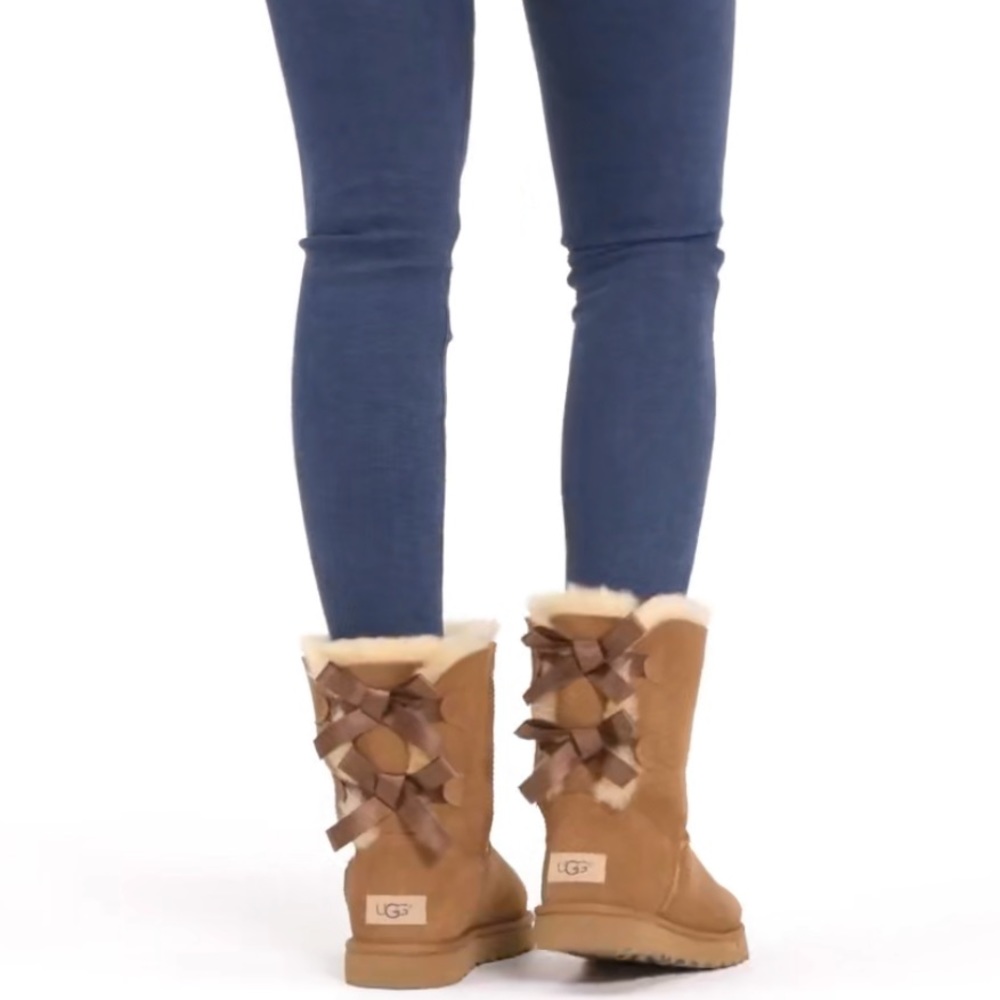UGG Bailey Bow II Chestnut, Women Size 7, Wore twice outdoors